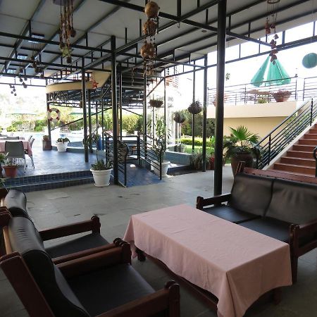 Ryan'S Bay Hotel موانزا المظهر الخارجي الصورة
