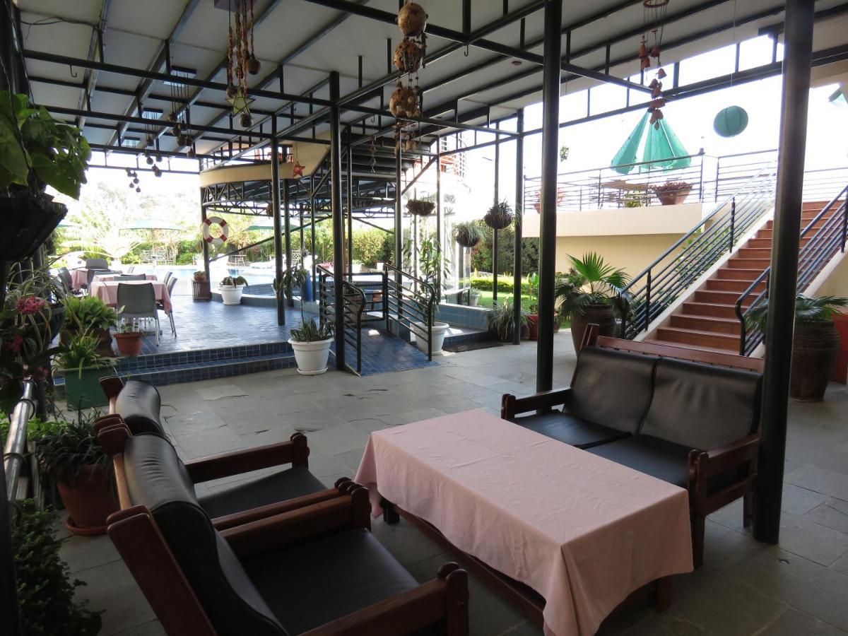Ryan'S Bay Hotel موانزا المظهر الخارجي الصورة