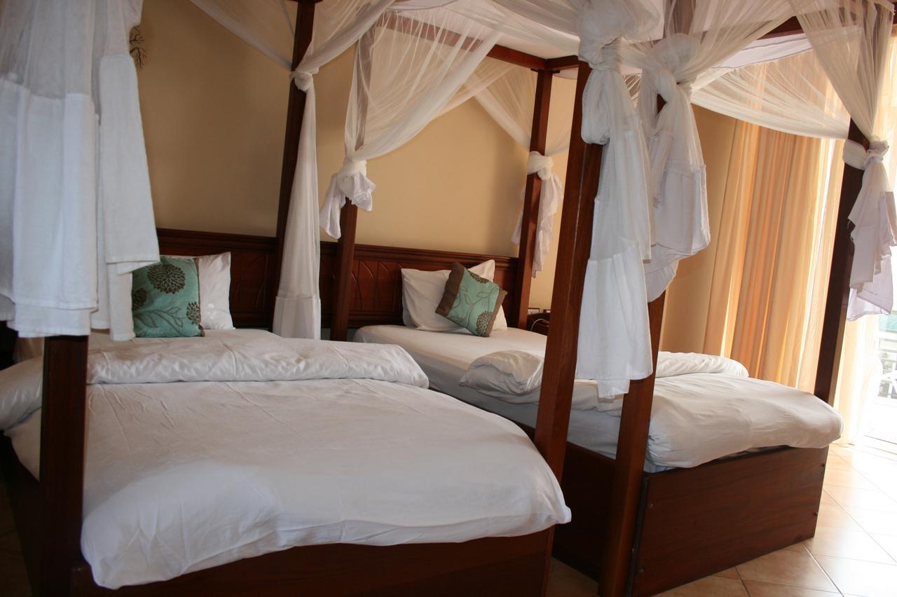 Ryan'S Bay Hotel موانزا المظهر الخارجي الصورة
